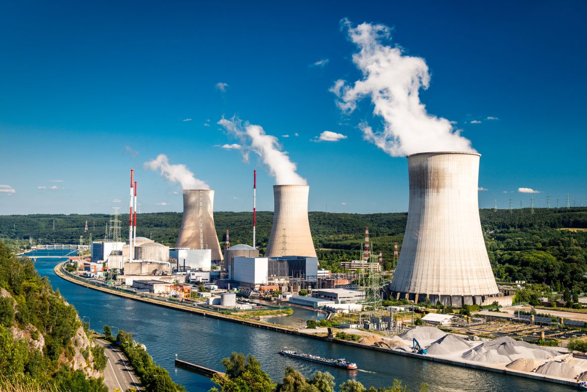 Qualification of inverter equipment for nuclear power plants