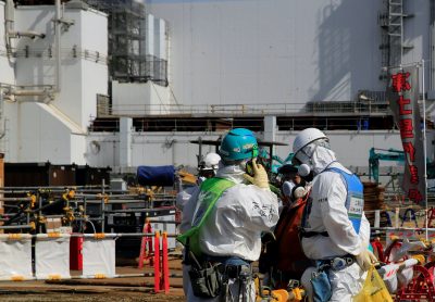 A worker is on the phone near the No. 3 reactor building of the tsunami-crippled Fukushima Daiichi nuclear power plant in Okuma City, Fukushima Prefecture, Japan, March 1, 2021 (Photo: Reuters / Sakura Murakami).